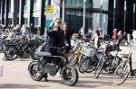 Amsterdam 21 april 2024
Jordy Huisman van Kris Kross Amsterdam viert zijn 40e verjaardag met een boottocht door de grachten van Amsterdam. Jordy Huisman met zijn vriendin Kathie Lam