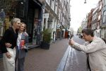 Amsterdam 16 april 2024
Boekpresentatie Kimberley Klaver. Haar 2e boek heet Zuid moeders hebben geen geheimen. Rob Kemps fotografeert Kimberley Klaver en Stephanie Klaver