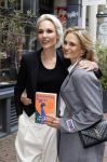 Amsterdam 16 april 2024
Boekpresentatie Kimberley Klaver. Haar 2e boek heet Zuid moeders hebben geen geheimen. Rob Kemps fotografeert Kimberley Klaver en Stephanie Klaver
