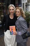 Amsterdam 16 april 2024
Boekpresentatie Kimberley Klaver. Haar 2e boek heet Zuid moeders hebben geen geheimen. Rob Kemps fotografeert Kimberley Klaver en Stephanie Klaver