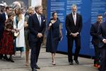 Amsterdam 18 april 2024
Contraprestatie
Koning Felipe en Koningin Letizia bieden het Koninklijk Paar een receptie aan in Museum STRAAT in Amsterdam. Hierbij is ook de Prinses van Oranje aanwezig. Tijdens de receptie openen de Koninklijke Paren een expositie van tien Spaanse en Nederlandse muurschilders. De tentoonstelling is tot en met 2 juni te bezoeken. Na de receptie neemt het Koninklijk Paar afscheid van de Spaanse Koning en Koningin. Aanwezig Koning Felipe Koningin Letizia Koning Willem Alexnader Koningin Maxima Prinses Amalia Prinses Margriet en Mr Pieter v Vollenhoven.