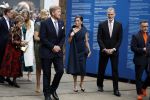 Amsterdam 18 april 2024
Contraprestatie
Koning Felipe en Koningin Letizia bieden het Koninklijk Paar een receptie aan in Museum STRAAT in Amsterdam. Hierbij is ook de Prinses van Oranje aanwezig. Tijdens de receptie openen de Koninklijke Paren een expositie van tien Spaanse en Nederlandse muurschilders. De tentoonstelling is tot en met 2 juni te bezoeken. Na de receptie neemt het Koninklijk Paar afscheid van de Spaanse Koning en Koningin. Aanwezig Koning Felipe Koningin Letizia Koning Willem Alexnader Koningin Maxima Prinses Amalia Prinses Margriet en Mr Pieter v Vollenhoven.