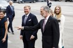 Amsterdam 18 april 2024
Contraprestatie
Koning Felipe en Koningin Letizia bieden het Koninklijk Paar een receptie aan in Museum STRAAT in Amsterdam. Hierbij is ook de Prinses van Oranje aanwezig. Tijdens de receptie openen de Koninklijke Paren een expositie van tien Spaanse en Nederlandse muurschilders. De tentoonstelling is tot en met 2 juni te bezoeken. Na de receptie neemt het Koninklijk Paar afscheid van de Spaanse Koning en Koningin. Aanwezig Koning Felipe Koningin Letizia Koning Willem Alexnader Koningin Maxima Prinses Amalia Prinses Margriet en Mr Pieter v Vollenhoven.