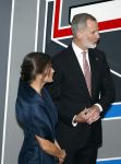 Amsterdam 18 april 2024
Contraprestatie
Koning Felipe en Koningin Letizia bieden het Koninklijk Paar een receptie aan in Museum STRAAT in Amsterdam. Hierbij is ook de Prinses van Oranje aanwezig. Tijdens de receptie openen de Koninklijke Paren een expositie van tien Spaanse en Nederlandse muurschilders. De tentoonstelling is tot en met 2 juni te bezoeken. Na de receptie neemt het Koninklijk Paar afscheid van de Spaanse Koning en Koningin. Aanwezig Koning Felipe Koningin Letizia Koning Willem Alexnader Koningin Maxima Prinses Amalia Prinses Margriet en Mr Pieter v Vollenhoven.