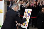 Amsterdam 18 april 2024
Contraprestatie
Koning Felipe en Koningin Letizia bieden het Koninklijk Paar een receptie aan in Museum STRAAT in Amsterdam. Hierbij is ook de Prinses van Oranje aanwezig. Tijdens de receptie openen de Koninklijke Paren een expositie van tien Spaanse en Nederlandse muurschilders. De tentoonstelling is tot en met 2 juni te bezoeken. Na de receptie neemt het Koninklijk Paar afscheid van de Spaanse Koning en Koningin. Aanwezig Koning Felipe Koningin Letizia Koning Willem Alexnader Koningin Maxima Prinses Amalia Prinses Margriet en Mr Pieter v Vollenhoven.