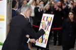 Amsterdam 18 april 2024
Contraprestatie
Koning Felipe en Koningin Letizia bieden het Koninklijk Paar een receptie aan in Museum STRAAT in Amsterdam. Hierbij is ook de Prinses van Oranje aanwezig. Tijdens de receptie openen de Koninklijke Paren een expositie van tien Spaanse en Nederlandse muurschilders. De tentoonstelling is tot en met 2 juni te bezoeken. Na de receptie neemt het Koninklijk Paar afscheid van de Spaanse Koning en Koningin. Aanwezig Koning Felipe Koningin Letizia Koning Willem Alexnader Koningin Maxima Prinses Amalia Prinses Margriet en Mr Pieter v Vollenhoven.
