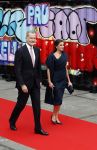 Amsterdam 18 april 2024
Contraprestatie
Koning Felipe en Koningin Letizia bieden het Koninklijk Paar een receptie aan in Museum STRAAT in Amsterdam. Hierbij is ook de Prinses van Oranje aanwezig. Tijdens de receptie openen de Koninklijke Paren een expositie van tien Spaanse en Nederlandse muurschilders. De tentoonstelling is tot en met 2 juni te bezoeken. Na de receptie neemt het Koninklijk Paar afscheid van de Spaanse Koning en Koningin. Aanwezig Koning Felipe Koningin Letizia Koning Willem Alexnader Koningin Maxima Prinses Amalia Prinses Margriet en Mr Pieter v Vollenhoven.