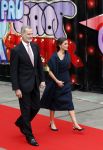 Amsterdam 18 april 2024
Contraprestatie
Koning Felipe en Koningin Letizia bieden het Koninklijk Paar een receptie aan in Museum STRAAT in Amsterdam. Hierbij is ook de Prinses van Oranje aanwezig. Tijdens de receptie openen de Koninklijke Paren een expositie van tien Spaanse en Nederlandse muurschilders. De tentoonstelling is tot en met 2 juni te bezoeken. Na de receptie neemt het Koninklijk Paar afscheid van de Spaanse Koning en Koningin. Aanwezig Koning Felipe Koningin Letizia Koning Willem Alexnader Koningin Maxima Prinses Amalia Prinses Margriet en Mr Pieter v Vollenhoven.