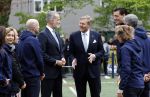 Amsterdam 17 april 2024
Staatsbezoek Nederland - Spanje met Koning Willem Alexander Koningin Maxima Koning Filipe en Koningin Letizia van Spanje aan Nederland . Koning Willem Alexander en Koning Felipe bezoeken Cruyff court in betondorp . oa aanwezig Jordy Cruijff Susila Cruijff Frank Rijkaard en Guus Hiddink.