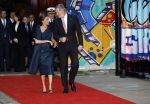 Amsterdam 18 april 2024
Contraprestatie
Koning Felipe en Koningin Letizia bieden het Koninklijk Paar een receptie aan in Museum STRAAT in Amsterdam. Hierbij is ook de Prinses van Oranje aanwezig. Tijdens de receptie openen de Koninklijke Paren een expositie van tien Spaanse en Nederlandse muurschilders. De tentoonstelling is tot en met 2 juni te bezoeken. Na de receptie neemt het Koninklijk Paar afscheid van de Spaanse Koning en Koningin. Aanwezig Koning Felipe Koningin Letizia Koning Willem Alexnader Koningin Maxima Prinses Amalia Prinses Margriet en Mr Pieter v Vollenhoven.