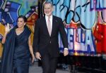 Amsterdam 18 april 2024
Contraprestatie
Koning Felipe en Koningin Letizia bieden het Koninklijk Paar een receptie aan in Museum STRAAT in Amsterdam. Hierbij is ook de Prinses van Oranje aanwezig. Tijdens de receptie openen de Koninklijke Paren een expositie van tien Spaanse en Nederlandse muurschilders. De tentoonstelling is tot en met 2 juni te bezoeken. Na de receptie neemt het Koninklijk Paar afscheid van de Spaanse Koning en Koningin. Aanwezig Koning Felipe Koningin Letizia Koning Willem Alexnader Koningin Maxima Prinses Amalia Prinses Margriet en Mr Pieter v Vollenhoven.