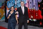 Amsterdam 18 april 2024
Contraprestatie
Koning Felipe en Koningin Letizia bieden het Koninklijk Paar een receptie aan in Museum STRAAT in Amsterdam. Hierbij is ook de Prinses van Oranje aanwezig. Tijdens de receptie openen de Koninklijke Paren een expositie van tien Spaanse en Nederlandse muurschilders. De tentoonstelling is tot en met 2 juni te bezoeken. Na de receptie neemt het Koninklijk Paar afscheid van de Spaanse Koning en Koningin. Aanwezig Koning Felipe Koningin Letizia Koning Willem Alexnader Koningin Maxima Prinses Amalia Prinses Margriet en Mr Pieter v Vollenhoven.