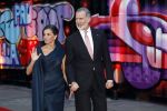 Amsterdam 18 april 2024
Contraprestatie
Koning Felipe en Koningin Letizia bieden het Koninklijk Paar een receptie aan in Museum STRAAT in Amsterdam. Hierbij is ook de Prinses van Oranje aanwezig. Tijdens de receptie openen de Koninklijke Paren een expositie van tien Spaanse en Nederlandse muurschilders. De tentoonstelling is tot en met 2 juni te bezoeken. Na de receptie neemt het Koninklijk Paar afscheid van de Spaanse Koning en Koningin. Aanwezig Koning Felipe Koningin Letizia Koning Willem Alexnader Koningin Maxima Prinses Amalia Prinses Margriet en Mr Pieter v Vollenhoven.
