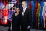 Amsterdam 18 april 2024
Contraprestatie
Koning Felipe en Koningin Letizia bieden het Koninklijk Paar een receptie aan in Museum STRAAT in Amsterdam. Hierbij is ook de Prinses van Oranje aanwezig. Tijdens de receptie openen de Koninklijke Paren een expositie van tien Spaanse en Nederlandse muurschilders. De tentoonstelling is tot en met 2 juni te bezoeken. Na de receptie neemt het Koninklijk Paar afscheid van de Spaanse Koning en Koningin. Aanwezig Koning Felipe Koningin Letizia Koning Willem Alexnader Koningin Maxima Prinses Amalia Prinses Margriet en Mr Pieter v Vollenhoven.