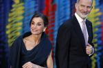 Amsterdam 18 april 2024
Contraprestatie
Koning Felipe en Koningin Letizia bieden het Koninklijk Paar een receptie aan in Museum STRAAT in Amsterdam. Hierbij is ook de Prinses van Oranje aanwezig. Tijdens de receptie openen de Koninklijke Paren een expositie van tien Spaanse en Nederlandse muurschilders. De tentoonstelling is tot en met 2 juni te bezoeken. Na de receptie neemt het Koninklijk Paar afscheid van de Spaanse Koning en Koningin. Aanwezig Koning Felipe Koningin Letizia Koning Willem Alexnader Koningin Maxima Prinses Amalia Prinses Margriet en Mr Pieter v Vollenhoven.