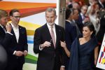 Amsterdam 18 april 2024
Contraprestatie
Koning Felipe en Koningin Letizia bieden het Koninklijk Paar een receptie aan in Museum STRAAT in Amsterdam. Hierbij is ook de Prinses van Oranje aanwezig. Tijdens de receptie openen de Koninklijke Paren een expositie van tien Spaanse en Nederlandse muurschilders. De tentoonstelling is tot en met 2 juni te bezoeken. Na de receptie neemt het Koninklijk Paar afscheid van de Spaanse Koning en Koningin. Aanwezig Koning Felipe Koningin Letizia Koning Willem Alexnader Koningin Maxima Prinses Amalia Prinses Margriet en Mr Pieter v Vollenhoven.