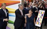 Amsterdam 18 april 2024
Contraprestatie
Koning Felipe en Koningin Letizia bieden het Koninklijk Paar een receptie aan in Museum STRAAT in Amsterdam. Hierbij is ook de Prinses van Oranje aanwezig. Tijdens de receptie openen de Koninklijke Paren een expositie van tien Spaanse en Nederlandse muurschilders. De tentoonstelling is tot en met 2 juni te bezoeken. Na de receptie neemt het Koninklijk Paar afscheid van de Spaanse Koning en Koningin. Aanwezig Koning Felipe Koningin Letizia Koning Willem Alexnader Koningin Maxima Prinses Amalia Prinses Margriet en Mr Pieter v Vollenhoven.