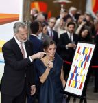 Amsterdam 18 april 2024
Contraprestatie
Koning Felipe en Koningin Letizia bieden het Koninklijk Paar een receptie aan in Museum STRAAT in Amsterdam. Hierbij is ook de Prinses van Oranje aanwezig. Tijdens de receptie openen de Koninklijke Paren een expositie van tien Spaanse en Nederlandse muurschilders. De tentoonstelling is tot en met 2 juni te bezoeken. Na de receptie neemt het Koninklijk Paar afscheid van de Spaanse Koning en Koningin. Aanwezig Koning Felipe Koningin Letizia Koning Willem Alexnader Koningin Maxima Prinses Amalia Prinses Margriet en Mr Pieter v Vollenhoven.
