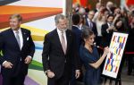 Amsterdam 18 april 2024
Contraprestatie
Koning Felipe en Koningin Letizia bieden het Koninklijk Paar een receptie aan in Museum STRAAT in Amsterdam. Hierbij is ook de Prinses van Oranje aanwezig. Tijdens de receptie openen de Koninklijke Paren een expositie van tien Spaanse en Nederlandse muurschilders. De tentoonstelling is tot en met 2 juni te bezoeken. Na de receptie neemt het Koninklijk Paar afscheid van de Spaanse Koning en Koningin. Aanwezig Koning Felipe Koningin Letizia Koning Willem Alexnader Koningin Maxima Prinses Amalia Prinses Margriet en Mr Pieter v Vollenhoven.