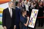 Amsterdam 18 april 2024
Contraprestatie
Koning Felipe en Koningin Letizia bieden het Koninklijk Paar een receptie aan in Museum STRAAT in Amsterdam. Hierbij is ook de Prinses van Oranje aanwezig. Tijdens de receptie openen de Koninklijke Paren een expositie van tien Spaanse en Nederlandse muurschilders. De tentoonstelling is tot en met 2 juni te bezoeken. Na de receptie neemt het Koninklijk Paar afscheid van de Spaanse Koning en Koningin. Aanwezig Koning Felipe Koningin Letizia Koning Willem Alexnader Koningin Maxima Prinses Amalia Prinses Margriet en Mr Pieter v Vollenhoven.