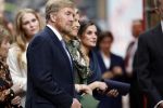 Amsterdam 18 april 2024
Contraprestatie
Koning Felipe en Koningin Letizia bieden het Koninklijk Paar een receptie aan in Museum STRAAT in Amsterdam. Hierbij is ook de Prinses van Oranje aanwezig. Tijdens de receptie openen de Koninklijke Paren een expositie van tien Spaanse en Nederlandse muurschilders. De tentoonstelling is tot en met 2 juni te bezoeken. Na de receptie neemt het Koninklijk Paar afscheid van de Spaanse Koning en Koningin. Aanwezig Koning Felipe Koningin Letizia Koning Willem Alexnader Koningin Maxima Prinses Amalia Prinses Margriet en Mr Pieter v Vollenhoven.