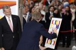 Amsterdam 18 april 2024
Contraprestatie
Koning Felipe en Koningin Letizia bieden het Koninklijk Paar een receptie aan in Museum STRAAT in Amsterdam. Hierbij is ook de Prinses van Oranje aanwezig. Tijdens de receptie openen de Koninklijke Paren een expositie van tien Spaanse en Nederlandse muurschilders. De tentoonstelling is tot en met 2 juni te bezoeken. Na de receptie neemt het Koninklijk Paar afscheid van de Spaanse Koning en Koningin. Aanwezig Koning Felipe Koningin Letizia Koning Willem Alexnader Koningin Maxima Prinses Amalia Prinses Margriet en Mr Pieter v Vollenhoven.