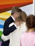 Amsterdam 18 april 2024
Contraprestatie
Koning Felipe en Koningin Letizia bieden het Koninklijk Paar een receptie aan in Museum STRAAT in Amsterdam. Hierbij is ook de Prinses van Oranje aanwezig. Tijdens de receptie openen de Koninklijke Paren een expositie van tien Spaanse en Nederlandse muurschilders. De tentoonstelling is tot en met 2 juni te bezoeken. Na de receptie neemt het Koninklijk Paar afscheid van de Spaanse Koning en Koningin. Aanwezig Koning Felipe Koningin Letizia Koning Willem Alexnader Koningin Maxima Prinses Amalia Prinses Margriet en Mr Pieter v Vollenhoven.