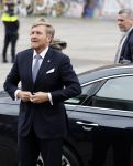 Amsterdam 18 april 2024
Contraprestatie
Koning Felipe en Koningin Letizia bieden het Koninklijk Paar een receptie aan in Museum STRAAT in Amsterdam. Hierbij is ook de Prinses van Oranje aanwezig. Tijdens de receptie openen de Koninklijke Paren een expositie van tien Spaanse en Nederlandse muurschilders. De tentoonstelling is tot en met 2 juni te bezoeken. Na de receptie neemt het Koninklijk Paar afscheid van de Spaanse Koning en Koningin. Aanwezig Koning Felipe Koningin Letizia Koning Willem Alexnader Koningin Maxima Prinses Amalia Prinses Margriet en Mr Pieter v Vollenhoven.