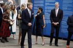 Amsterdam 18 april 2024
Contraprestatie
Koning Felipe en Koningin Letizia bieden het Koninklijk Paar een receptie aan in Museum STRAAT in Amsterdam. Hierbij is ook de Prinses van Oranje aanwezig. Tijdens de receptie openen de Koninklijke Paren een expositie van tien Spaanse en Nederlandse muurschilders. De tentoonstelling is tot en met 2 juni te bezoeken. Na de receptie neemt het Koninklijk Paar afscheid van de Spaanse Koning en Koningin. Aanwezig Koning Felipe Koningin Letizia Koning Willem Alexnader Koningin Maxima Prinses Amalia Prinses Margriet en Mr Pieter v Vollenhoven.