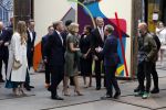 Amsterdam 18 april 2024
Contraprestatie
Koning Felipe en Koningin Letizia bieden het Koninklijk Paar een receptie aan in Museum STRAAT in Amsterdam. Hierbij is ook de Prinses van Oranje aanwezig. Tijdens de receptie openen de Koninklijke Paren een expositie van tien Spaanse en Nederlandse muurschilders. De tentoonstelling is tot en met 2 juni te bezoeken. Na de receptie neemt het Koninklijk Paar afscheid van de Spaanse Koning en Koningin. Aanwezig Koning Felipe Koningin Letizia Koning Willem Alexnader Koningin Maxima Prinses Amalia Prinses Margriet en Mr Pieter v Vollenhoven.