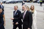 Amsterdam 18 april 2024
Contraprestatie
Koning Felipe en Koningin Letizia bieden het Koninklijk Paar een receptie aan in Museum STRAAT in Amsterdam. Hierbij is ook de Prinses van Oranje aanwezig. Tijdens de receptie openen de Koninklijke Paren een expositie van tien Spaanse en Nederlandse muurschilders. De tentoonstelling is tot en met 2 juni te bezoeken. Na de receptie neemt het Koninklijk Paar afscheid van de Spaanse Koning en Koningin. Aanwezig Koning Felipe Koningin Letizia Koning Willem Alexnader Koningin Maxima Prinses Amalia Prinses Margriet en Mr Pieter v Vollenhoven.