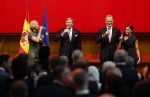 Amsterdam 18 april 2024
Contraprestatie
Koning Felipe en Koningin Letizia bieden het Koninklijk Paar een receptie aan in Museum STRAAT in Amsterdam. Hierbij is ook de Prinses van Oranje aanwezig. Tijdens de receptie openen de Koninklijke Paren een expositie van tien Spaanse en Nederlandse muurschilders. De tentoonstelling is tot en met 2 juni te bezoeken. Na de receptie neemt het Koninklijk Paar afscheid van de Spaanse Koning en Koningin. Aanwezig Koning Felipe Koningin Letizia Koning Willem Alexnader Koningin Maxima Prinses Amalia Prinses Margriet en Mr Pieter v Vollenhoven.