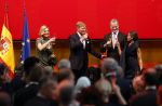 Amsterdam 18 april 2024
Contraprestatie
Koning Felipe en Koningin Letizia bieden het Koninklijk Paar een receptie aan in Museum STRAAT in Amsterdam. Hierbij is ook de Prinses van Oranje aanwezig. Tijdens de receptie openen de Koninklijke Paren een expositie van tien Spaanse en Nederlandse muurschilders. De tentoonstelling is tot en met 2 juni te bezoeken. Na de receptie neemt het Koninklijk Paar afscheid van de Spaanse Koning en Koningin. Aanwezig Koning Felipe Koningin Letizia Koning Willem Alexnader Koningin Maxima Prinses Amalia Prinses Margriet en Mr Pieter v Vollenhoven.