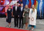 Amsterdam 18 april 2024
Contraprestatie
Koning Felipe en Koningin Letizia bieden het Koninklijk Paar een receptie aan in Museum STRAAT in Amsterdam. Hierbij is ook de Prinses van Oranje aanwezig. Tijdens de receptie openen de Koninklijke Paren een expositie van tien Spaanse en Nederlandse muurschilders. De tentoonstelling is tot en met 2 juni te bezoeken. Na de receptie neemt het Koninklijk Paar afscheid van de Spaanse Koning en Koningin. Aanwezig Koning Felipe Koningin Letizia Koning Willem Alexnader Koningin Maxima Prinses Amalia Prinses Margriet en Mr Pieter v Vollenhoven.
