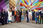 Amsterdam 18 april 2024
Contraprestatie
Koning Felipe en Koningin Letizia bieden het Koninklijk Paar een receptie aan in Museum STRAAT in Amsterdam. Hierbij is ook de Prinses van Oranje aanwezig. Tijdens de receptie openen de Koninklijke Paren een expositie van tien Spaanse en Nederlandse muurschilders. De tentoonstelling is tot en met 2 juni te bezoeken. Na de receptie neemt het Koninklijk Paar afscheid van de Spaanse Koning en Koningin. Aanwezig Koning Felipe Koningin Letizia Koning Willem Alexnader Koningin Maxima Prinses Amalia Prinses Margriet en Mr Pieter v Vollenhoven.