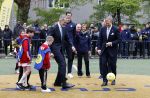Amsterdam 17 april 2024
Staatsbezoek Nederland - Spanje met Koning Willem Alexander Koningin Maxima Koning Filipe en Koningin Letizia van Spanje aan Nederland . Koning Willem Alexander en Koning Felipe bezoeken Cruyff court in betondorp . oa aanwezig Jordy Cruijff Susila Cruijff Frank Rijkaard en Guus Hiddink.