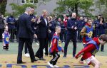 Amsterdam 17 april 2024
Staatsbezoek Nederland - Spanje met Koning Willem Alexander Koningin Maxima Koning Filipe en Koningin Letizia van Spanje aan Nederland . Koning Willem Alexander en Koning Felipe bezoeken Cruyff court in betondorp . oa aanwezig Jordy Cruijff Susila Cruijff Frank Rijkaard en Guus Hiddink.