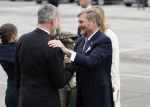 Amsterdam 18 april 2024
Contraprestatie
Koning Felipe en Koningin Letizia bieden het Koninklijk Paar een receptie aan in Museum STRAAT in Amsterdam. Hierbij is ook de Prinses van Oranje aanwezig. Tijdens de receptie openen de Koninklijke Paren een expositie van tien Spaanse en Nederlandse muurschilders. De tentoonstelling is tot en met 2 juni te bezoeken. Na de receptie neemt het Koninklijk Paar afscheid van de Spaanse Koning en Koningin. Aanwezig Koning Felipe Koningin Letizia Koning Willem Alexnader Koningin Maxima Prinses Amalia Prinses Margriet en Mr Pieter v Vollenhoven.