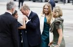 Amsterdam 18 april 2024
Contraprestatie
Koning Felipe en Koningin Letizia bieden het Koninklijk Paar een receptie aan in Museum STRAAT in Amsterdam. Hierbij is ook de Prinses van Oranje aanwezig. Tijdens de receptie openen de Koninklijke Paren een expositie van tien Spaanse en Nederlandse muurschilders. De tentoonstelling is tot en met 2 juni te bezoeken. Na de receptie neemt het Koninklijk Paar afscheid van de Spaanse Koning en Koningin. Aanwezig Koning Felipe Koningin Letizia Koning Willem Alexnader Koningin Maxima Prinses Amalia Prinses Margriet en Mr Pieter v Vollenhoven.