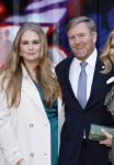 Amsterdam 18 april 2024
Contraprestatie
Koning Felipe en Koningin Letizia bieden het Koninklijk Paar een receptie aan in Museum STRAAT in Amsterdam. Hierbij is ook de Prinses van Oranje aanwezig. Tijdens de receptie openen de Koninklijke Paren een expositie van tien Spaanse en Nederlandse muurschilders. De tentoonstelling is tot en met 2 juni te bezoeken. Na de receptie neemt het Koninklijk Paar afscheid van de Spaanse Koning en Koningin. Aanwezig Koning Felipe Koningin Letizia Koning Willem Alexnader Koningin Maxima Prinses Amalia Prinses Margriet en Mr Pieter v Vollenhoven.