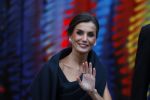 Amsterdam 18 april 2024
Contraprestatie
Koning Felipe en Koningin Letizia bieden het Koninklijk Paar een receptie aan in Museum STRAAT in Amsterdam. Hierbij is ook de Prinses van Oranje aanwezig. Tijdens de receptie openen de Koninklijke Paren een expositie van tien Spaanse en Nederlandse muurschilders. De tentoonstelling is tot en met 2 juni te bezoeken. Na de receptie neemt het Koninklijk Paar afscheid van de Spaanse Koning en Koningin. Aanwezig Koning Felipe Koningin Letizia Koning Willem Alexnader Koningin Maxima Prinses Amalia Prinses Margriet en Mr Pieter v Vollenhoven.