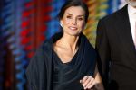 Amsterdam 18 april 2024
Contraprestatie
Koning Felipe en Koningin Letizia bieden het Koninklijk Paar een receptie aan in Museum STRAAT in Amsterdam. Hierbij is ook de Prinses van Oranje aanwezig. Tijdens de receptie openen de Koninklijke Paren een expositie van tien Spaanse en Nederlandse muurschilders. De tentoonstelling is tot en met 2 juni te bezoeken. Na de receptie neemt het Koninklijk Paar afscheid van de Spaanse Koning en Koningin. Aanwezig Koning Felipe Koningin Letizia Koning Willem Alexnader Koningin Maxima Prinses Amalia Prinses Margriet en Mr Pieter v Vollenhoven.