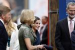 Amsterdam 18 april 2024
Contraprestatie
Koning Felipe en Koningin Letizia bieden het Koninklijk Paar een receptie aan in Museum STRAAT in Amsterdam. Hierbij is ook de Prinses van Oranje aanwezig. Tijdens de receptie openen de Koninklijke Paren een expositie van tien Spaanse en Nederlandse muurschilders. De tentoonstelling is tot en met 2 juni te bezoeken. Na de receptie neemt het Koninklijk Paar afscheid van de Spaanse Koning en Koningin. Aanwezig Koning Felipe Koningin Letizia Koning Willem Alexnader Koningin Maxima Prinses Amalia Prinses Margriet en Mr Pieter v Vollenhoven.