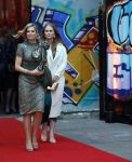 Amsterdam 18 april 2024
Contraprestatie
Koning Felipe en Koningin Letizia bieden het Koninklijk Paar een receptie aan in Museum STRAAT in Amsterdam. Hierbij is ook de Prinses van Oranje aanwezig. Tijdens de receptie openen de Koninklijke Paren een expositie van tien Spaanse en Nederlandse muurschilders. De tentoonstelling is tot en met 2 juni te bezoeken. Na de receptie neemt het Koninklijk Paar afscheid van de Spaanse Koning en Koningin. Aanwezig Koning Felipe Koningin Letizia Koning Willem Alexnader Koningin Maxima Prinses Amalia Prinses Margriet en Mr Pieter v Vollenhoven.