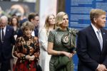 Amsterdam 18 april 2024
Contraprestatie
Koning Felipe en Koningin Letizia bieden het Koninklijk Paar een receptie aan in Museum STRAAT in Amsterdam. Hierbij is ook de Prinses van Oranje aanwezig. Tijdens de receptie openen de Koninklijke Paren een expositie van tien Spaanse en Nederlandse muurschilders. De tentoonstelling is tot en met 2 juni te bezoeken. Na de receptie neemt het Koninklijk Paar afscheid van de Spaanse Koning en Koningin. Aanwezig Koning Felipe Koningin Letizia Koning Willem Alexnader Koningin Maxima Prinses Amalia Prinses Margriet en Mr Pieter v Vollenhoven.