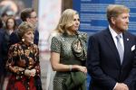 Amsterdam 18 april 2024
Contraprestatie
Koning Felipe en Koningin Letizia bieden het Koninklijk Paar een receptie aan in Museum STRAAT in Amsterdam. Hierbij is ook de Prinses van Oranje aanwezig. Tijdens de receptie openen de Koninklijke Paren een expositie van tien Spaanse en Nederlandse muurschilders. De tentoonstelling is tot en met 2 juni te bezoeken. Na de receptie neemt het Koninklijk Paar afscheid van de Spaanse Koning en Koningin. Aanwezig Koning Felipe Koningin Letizia Koning Willem Alexnader Koningin Maxima Prinses Amalia Prinses Margriet en Mr Pieter v Vollenhoven.
