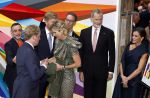 Amsterdam 18 april 2024
Contraprestatie
Koning Felipe en Koningin Letizia bieden het Koninklijk Paar een receptie aan in Museum STRAAT in Amsterdam. Hierbij is ook de Prinses van Oranje aanwezig. Tijdens de receptie openen de Koninklijke Paren een expositie van tien Spaanse en Nederlandse muurschilders. De tentoonstelling is tot en met 2 juni te bezoeken. Na de receptie neemt het Koninklijk Paar afscheid van de Spaanse Koning en Koningin. Aanwezig Koning Felipe Koningin Letizia Koning Willem Alexnader Koningin Maxima Prinses Amalia Prinses Margriet en Mr Pieter v Vollenhoven.