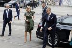 Amsterdam 18 april 2024
Contraprestatie
Koning Felipe en Koningin Letizia bieden het Koninklijk Paar een receptie aan in Museum STRAAT in Amsterdam. Hierbij is ook de Prinses van Oranje aanwezig. Tijdens de receptie openen de Koninklijke Paren een expositie van tien Spaanse en Nederlandse muurschilders. De tentoonstelling is tot en met 2 juni te bezoeken. Na de receptie neemt het Koninklijk Paar afscheid van de Spaanse Koning en Koningin. Aanwezig Koning Felipe Koningin Letizia Koning Willem Alexnader Koningin Maxima Prinses Amalia Prinses Margriet en Mr Pieter v Vollenhoven.