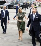 Amsterdam 18 april 2024
Contraprestatie
Koning Felipe en Koningin Letizia bieden het Koninklijk Paar een receptie aan in Museum STRAAT in Amsterdam. Hierbij is ook de Prinses van Oranje aanwezig. Tijdens de receptie openen de Koninklijke Paren een expositie van tien Spaanse en Nederlandse muurschilders. De tentoonstelling is tot en met 2 juni te bezoeken. Na de receptie neemt het Koninklijk Paar afscheid van de Spaanse Koning en Koningin. Aanwezig Koning Felipe Koningin Letizia Koning Willem Alexnader Koningin Maxima Prinses Amalia Prinses Margriet en Mr Pieter v Vollenhoven.