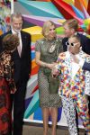 Amsterdam 18 april 2024
Contraprestatie
Koning Felipe en Koningin Letizia bieden het Koninklijk Paar een receptie aan in Museum STRAAT in Amsterdam. Hierbij is ook de Prinses van Oranje aanwezig. Tijdens de receptie openen de Koninklijke Paren een expositie van tien Spaanse en Nederlandse muurschilders. De tentoonstelling is tot en met 2 juni te bezoeken. Na de receptie neemt het Koninklijk Paar afscheid van de Spaanse Koning en Koningin. Aanwezig Koning Felipe Koningin Letizia Koning Willem Alexnader Koningin Maxima Prinses Amalia Prinses Margriet en Mr Pieter v Vollenhoven.